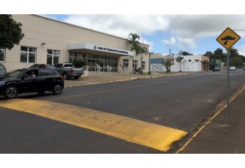 Obstáculo foi instalado na Avenida Rio Branco, altura da Justiça do Trabalho/Parque das Nações (Foto: Siga Mais).