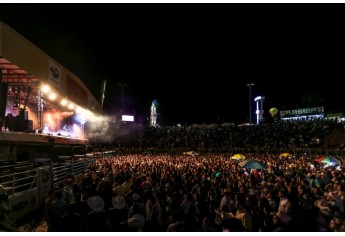 Somente neste domingo (9), público de 10 mil curtiu os principais sucessos da dupla Jorge e Mateus. (Foto: Gustavo Castellon | Grupo IMPACTO)