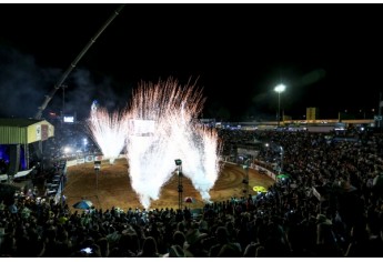 Somente neste domingo (9), público de 10 mil curtiu os principais sucessos da dupla Jorge e Mateus. (Foto: Gustavo Castellon | Grupo IMPACTO)