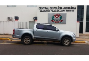 Camionete do pecuarista, apreendida pela Polícia Civil, através da DISE, de Tupã (Foto: Reprodução/Site Tupã Notícias).