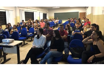 Estudantes acompanham palestras na Setec (Foto: Cedida/Fatec).