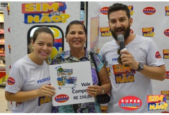 Godoy entrega moto e mais de 70 prêmios na cabine do Sim ou Não