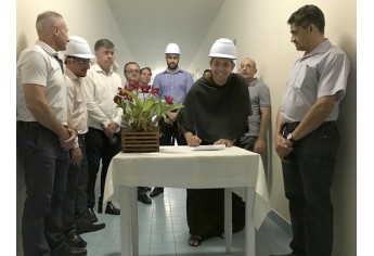 Assinatura do contrato para as obras da nova UTI da Santa Casa de Adamantina (Foto: Siga Mais).