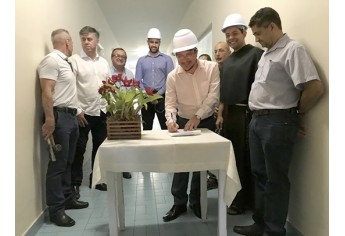 Assinatura do contrato para as obras da nova UTI da Santa Casa de Adamantina (Foto: Siga Mais).