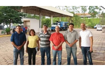 Secretário de Obras e Serviços, Welington Zerbini com os vereadores Dinha Santos Gil, Paulo Cervelheira, o presidente da Câmara Eduardo Fiorillo, Alcio Ikeda e Acácio Rocha (Foto: Assessoria de Imprensa).