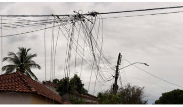 Temporal: em Adamantina há moradores sem energia elétrica desde a manhã de domingo (4)