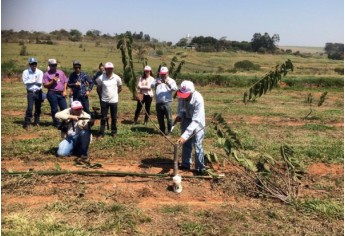 Alunos de Agronomia e Agronegócio da UnIFAI participam de atividades que estimulam uma nova perspectiva para a agricultura, com o emprego de tecnologia e inovação na produção rural (Foto: Cedida).
