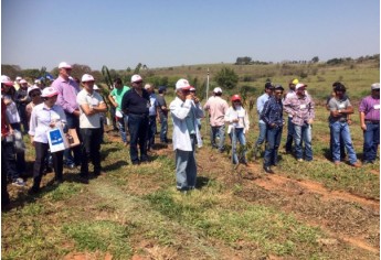 Alunos de Agronomia e Agronegócio da UnIFAI participam de atividades que estimulam uma nova perspectiva para a agricultura, com o emprego de tecnologia e inovação na produção rural (Foto: Cedida).