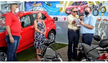Morador de Lucélia ganha um automóvel Fiat Argo em promoção da Rede Sete Supermercado