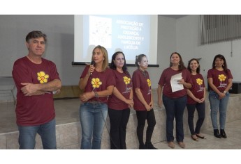 Equipe da Aprocaf, de Lucélia, com ampla atuação no tema, ministrou palestra em Adamantina (Foto: Assessoria de Imprensa).