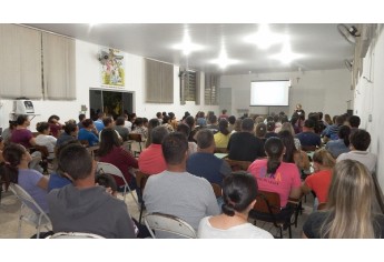 Palestra atraiu cerca de 100 pessoas, abordando o abuso e exploração sexual de crianças e adolescentes (Foto: Assessoria de Imprensa).