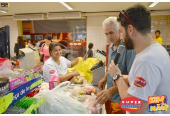 Godoy entrega moto e mais de 70 prêmios na cabine do Sim ou Não