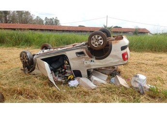 Acidente grave deixou uma vítima fatal e outras quatro feridas, na SP-294, nesta sexta-feira (Foto: João Mário Trentini/Reprodução Site Bastos Já).