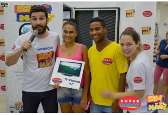 Godoy entrega moto e mais de 70 prêmios na cabine do Sim ou Não