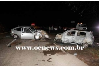 Acidente envolve três veículos e um pega fogo na SP?425 (Foto: Ocnews).