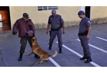Tiro de Guerra de Adamantina recebe apoio de instrução da Polícia Militar (Foto: Cedida/Assessoria de Imprensa da Prefeitura de Adamantina).