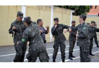 Tiro de Guerra de Adamantina recebe apoio de instrução da Polícia Militar (Foto: Cedida/Assessoria de Imprensa da Prefeitura de Adamantina).