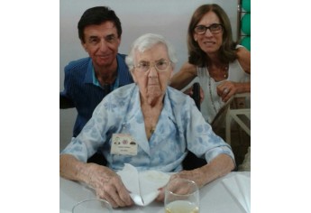 José Mário e Therezinha Toffoli com Zelinda Toffoli Furnaletto de 107 anos (Foto: Arquivo Pessoal/Cedida).