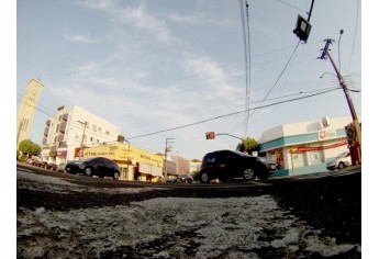 Motorista entrevistado pelo SIGA MAIS sugere alteração no modo ?4 tempos? dos semáforos em Adamantina (Foto: Acácio Rocha)