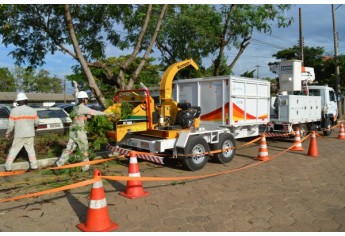 Energisa Sul-Sudeste investiu R$ 3,5 milhões na aquisição de oito trituradores de galhos e oito novos caminhões com cesto aéreo para as atividades de poda (Foto: Da Assessoria).