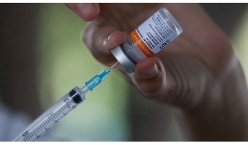 Vacinação contra a Covid-19 prossegue. Em fevereiro será iniciada a aplicação de doses bivalentes (Tânia Rego/Agência Brasil).