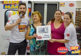 Godoy entrega moto e mais de 70 prêmios na cabine do Sim ou Não