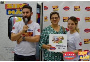 Godoy entrega moto e mais de 70 prêmios na cabine do Sim ou Não