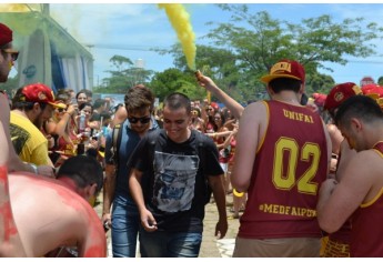 Alunos das turmas de medicina recepcionaram candidatos ao curso, no campus II da UnuFAI (Foto: UniFAI).