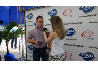 Pró-reitor de Ensino, Andrey Borges Teixeira, em entrevista para a Rádio Cultura (Foto: Jhonas D. Zago Pires).