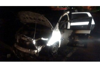 Viatura ficou destruída após o incêndio (Foto: Cedida/Jorge Zanoni/Dracena).