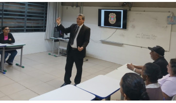 Polícia Civil promove palestra em escola de Lucélia sobre prevenção ao uso de álcool e drogas