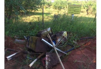 Equipe do Departamento de Controle de Vetores realiza buscas por escorpiões no Jardim Primavera (Foto: Siga Mais).