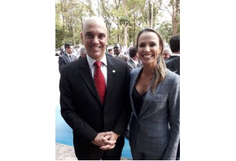 Ministro do STF, Alexandre de Moraes e a juíza diretora do Fórum de Adamantina, Ruth Duarte Menegatti (Foto: Acervo Pessoal).