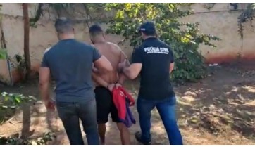 Homem de 40 anos foi preso pela Polícia Civil Teodoro Sampaio (Divulgação/Deinter8/PC).