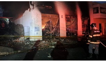 Bombeiros atendem trs ocorrncias de incndio nesta segunda e tera; duas delas em empresas
