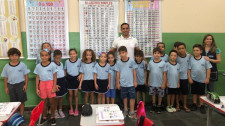 Mariápolis entrega uniformes escolares para alunos da rede municipal de ensino