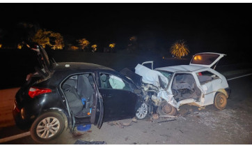 Carro na contramão causa acidente na Raposo Tavares em Regente Feijó: duas pessoas morrem