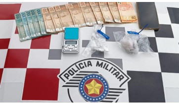 Droga e demais materiais apreendidos pelos policiais (Cedida/PM).