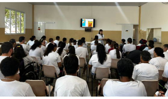 Delegada realiza palestras sobre bullying e convivência para alunos em Adamantina
