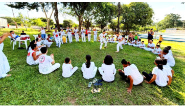 Evento de capoeira faz primeira graduação e troca de cordões no Parque dos Pioneiros 
