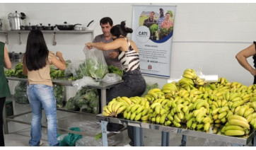 Lucélia recebe cestas do PAA para distribuição a famílias em situação de vulnerabilidade social