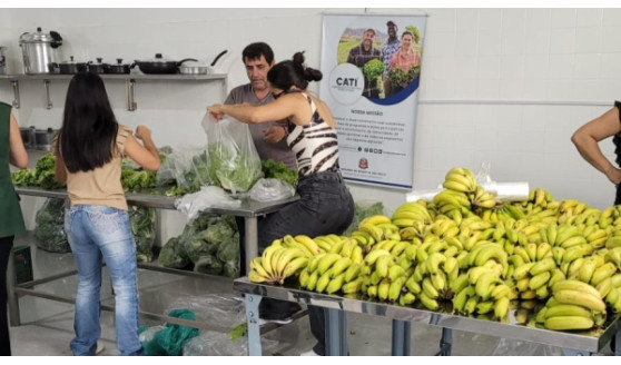 Lucélia recebe cestas do PAA para distribuição a famílias em situação de vulnerabilidade social