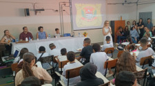 Delegada alerta estudantes sobre riscos do bullying e cyberbullying em Adamantina