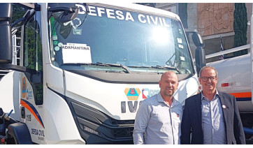 Adamantina recebe caminhão-pipa do Governo de SP durante solenidade dos 50 anos da Defesa Civil