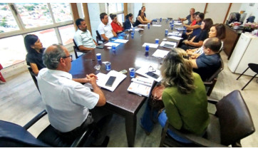 Prefeito Tiveron e vice-prefeita Lúcia Haga têm reunião de alinhamento com secretariado 