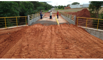 Prefeitura executa serviços complementares para liberação da ponte sobre o Córrego do Rancho