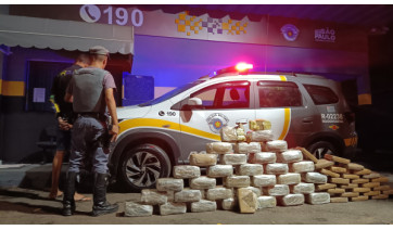 Tráfico de drogas: motorista é preso com 135 kg de maconha na SP-294 em Adamantina