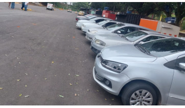 Motoristas fazem paralisação em Adamantina contra exigências de aplicativo de transporte