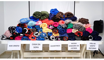 Fundo Social entrega 100 cobertores a entidades de Adamantina