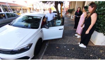 Prefeitura repassa novo veículo para Casa do Garoto 